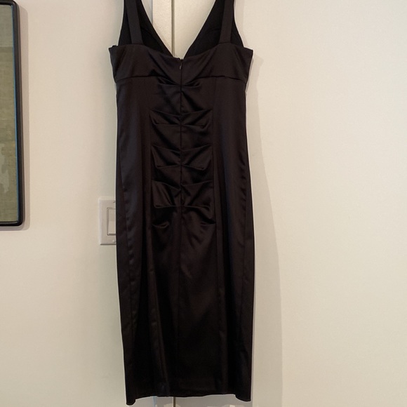 Cache size 10 little black dress with ruche front and back. - Picture 4 of 8